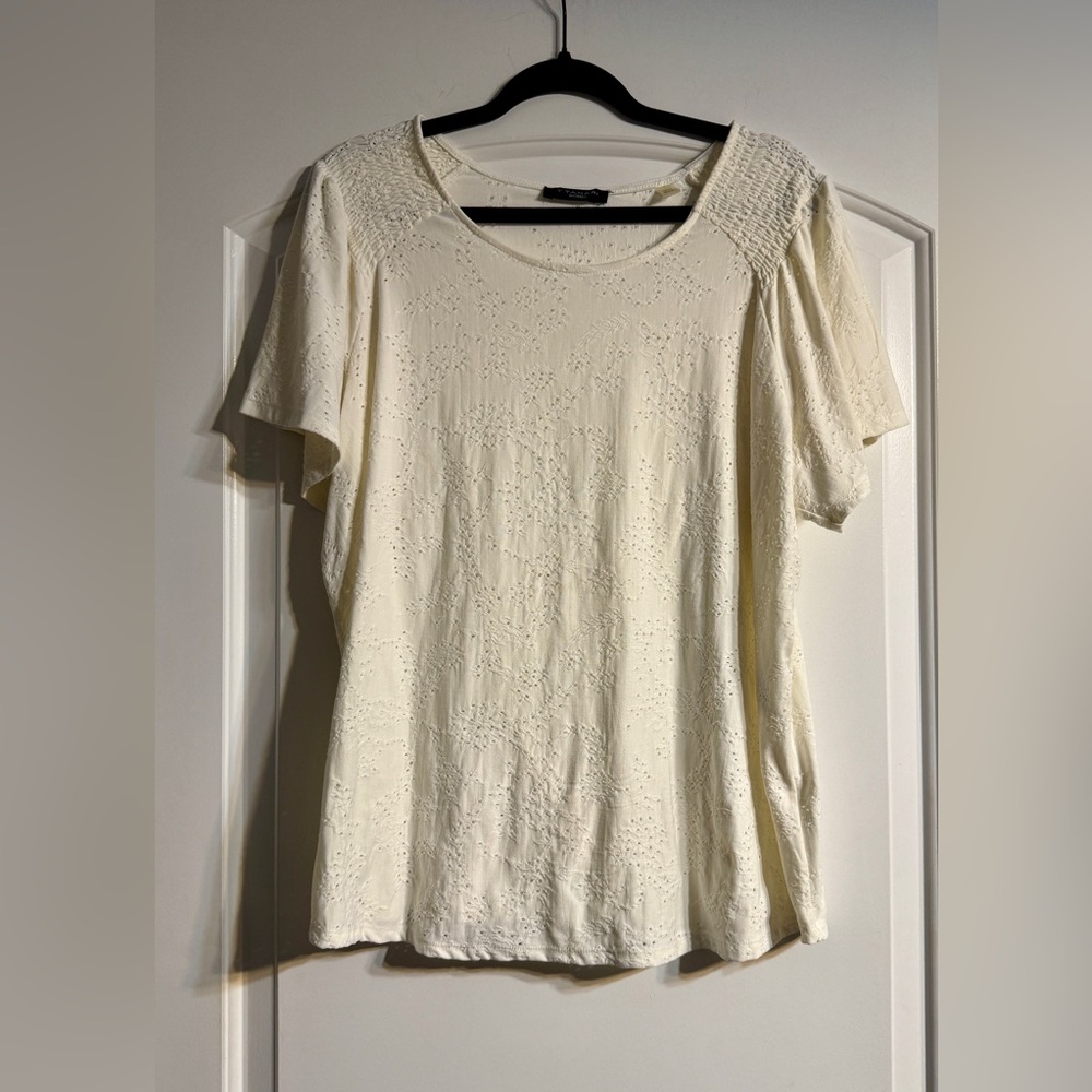 T Tahari Ivory Short Sleeve Eyelet‎ Top